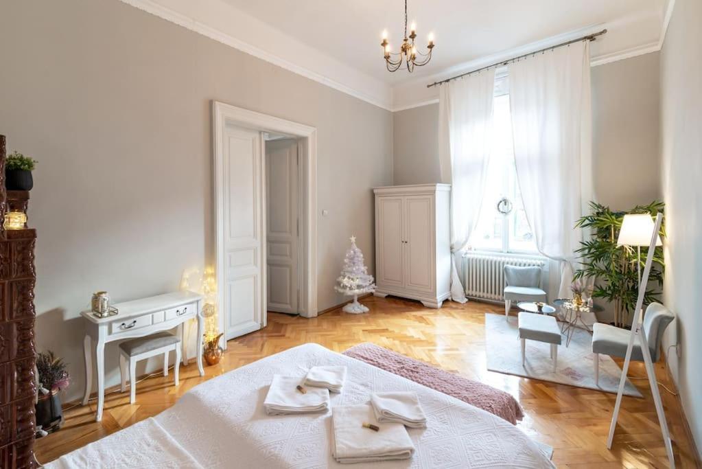 No.8: Lovely & Cosy 3-Room Heart Of The City تيميشورا المظهر الخارجي الصورة