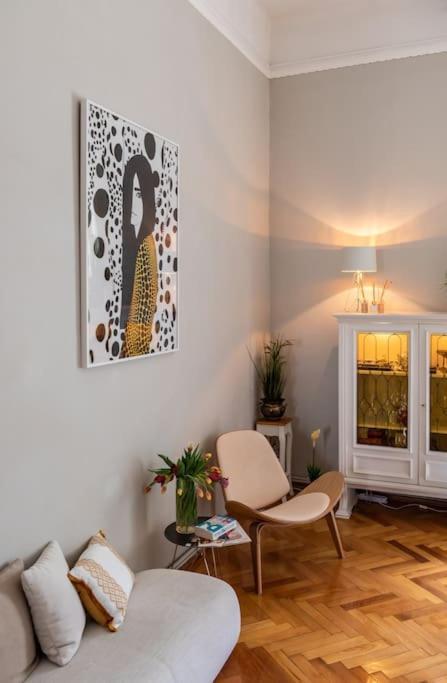 No.8: Lovely & Cosy 3-Room Heart Of The City تيميشورا المظهر الخارجي الصورة