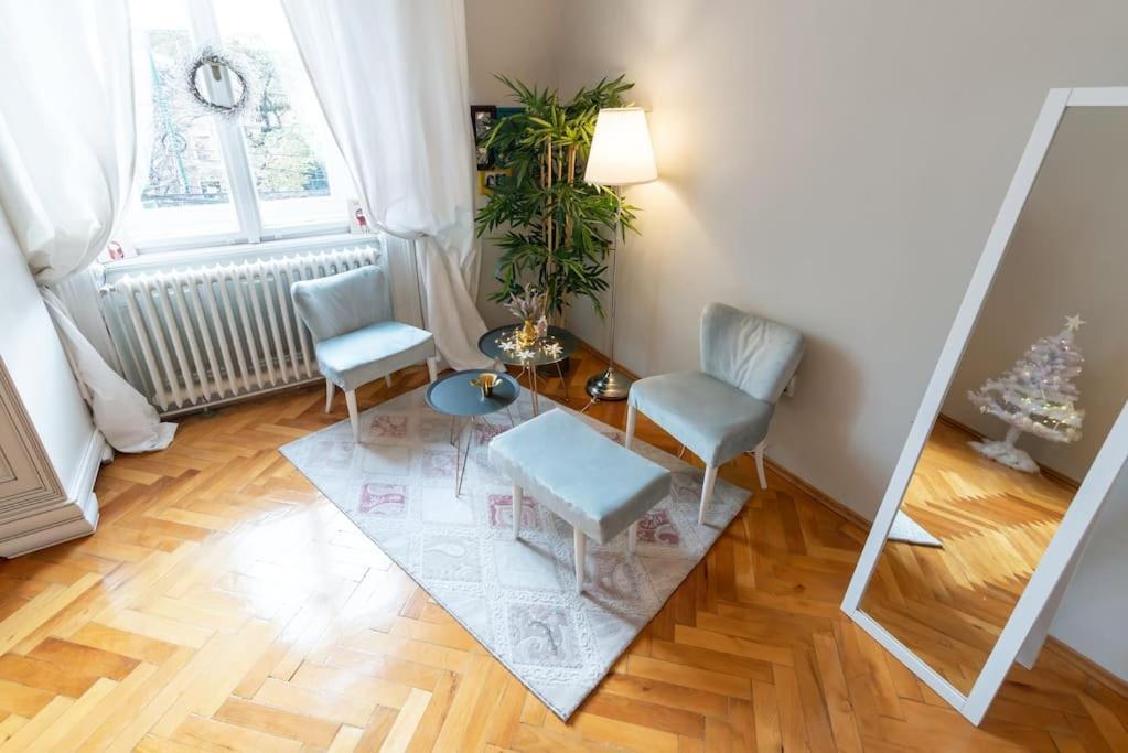 No.8: Lovely & Cosy 3-Room Heart Of The City تيميشورا المظهر الخارجي الصورة