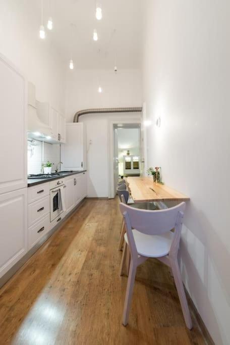 No.8: Lovely & Cosy 3-Room Heart Of The City تيميشورا المظهر الخارجي الصورة